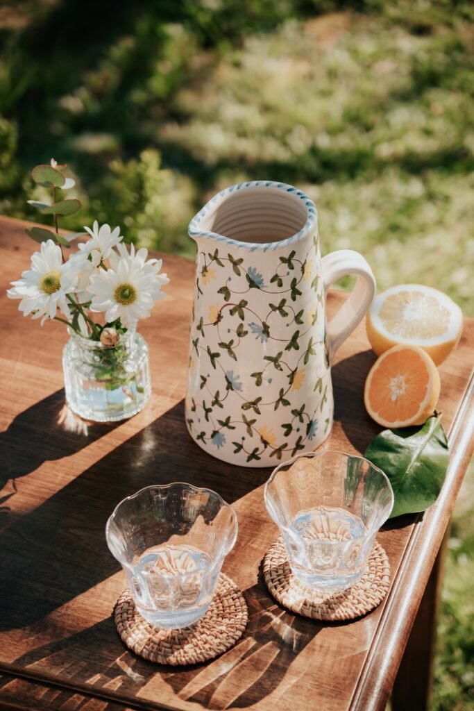 Carafe céramique artisanale Nonno Mio motif Fiori di Campo modelée main bec verseur