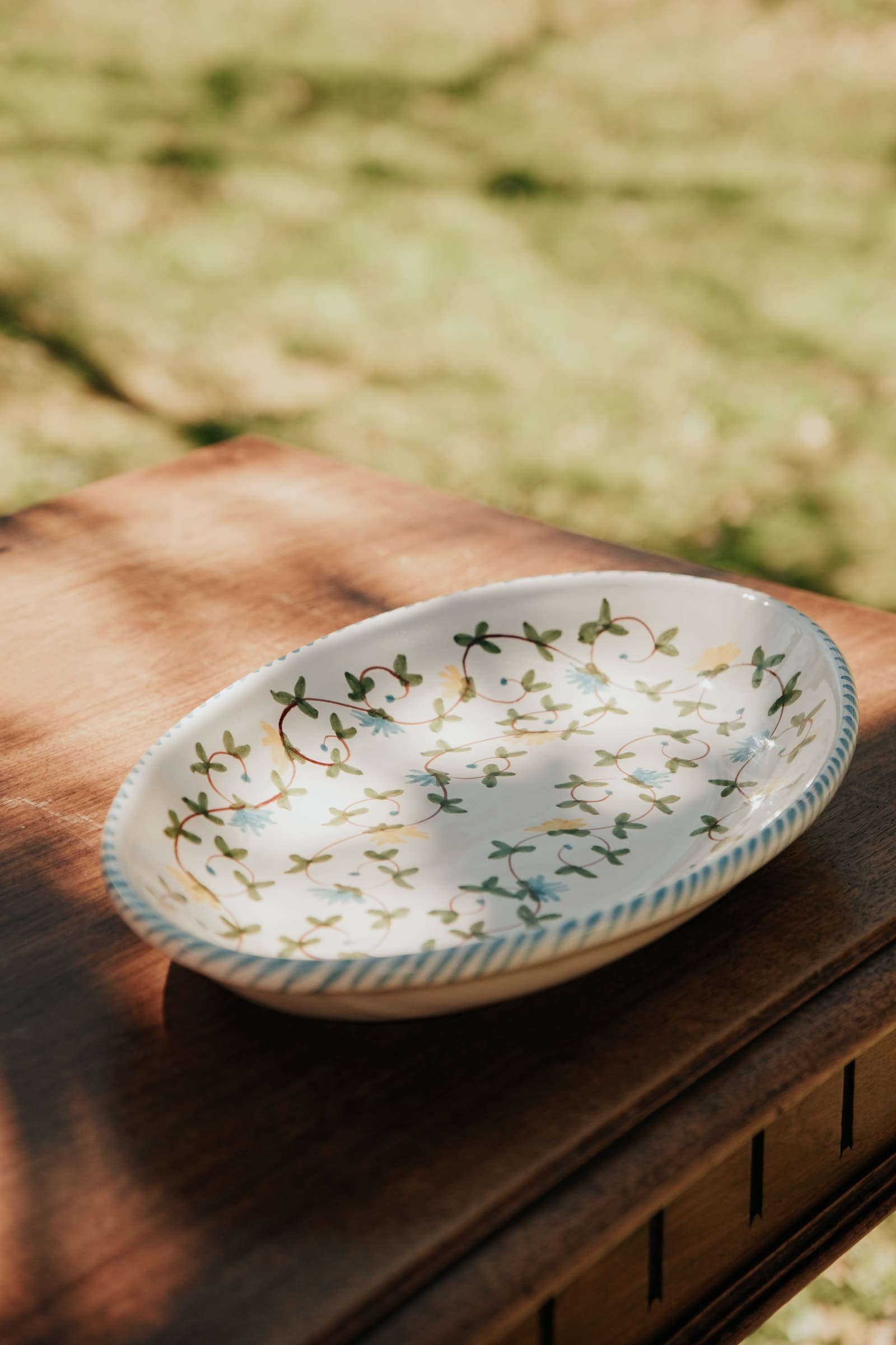 Plat de service céramique artisanale Nonno Mio motif Fiori di Campo grand format fait main