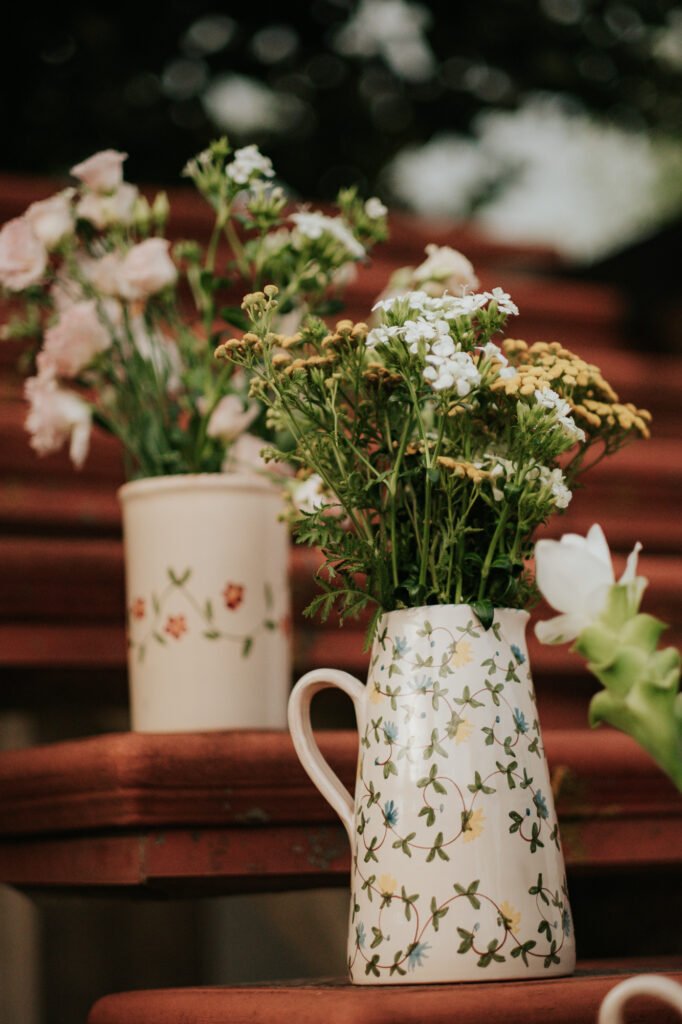 Carafe céramique artisanale Nonno Mio motif Fiori di Campo modelée main bec verseur