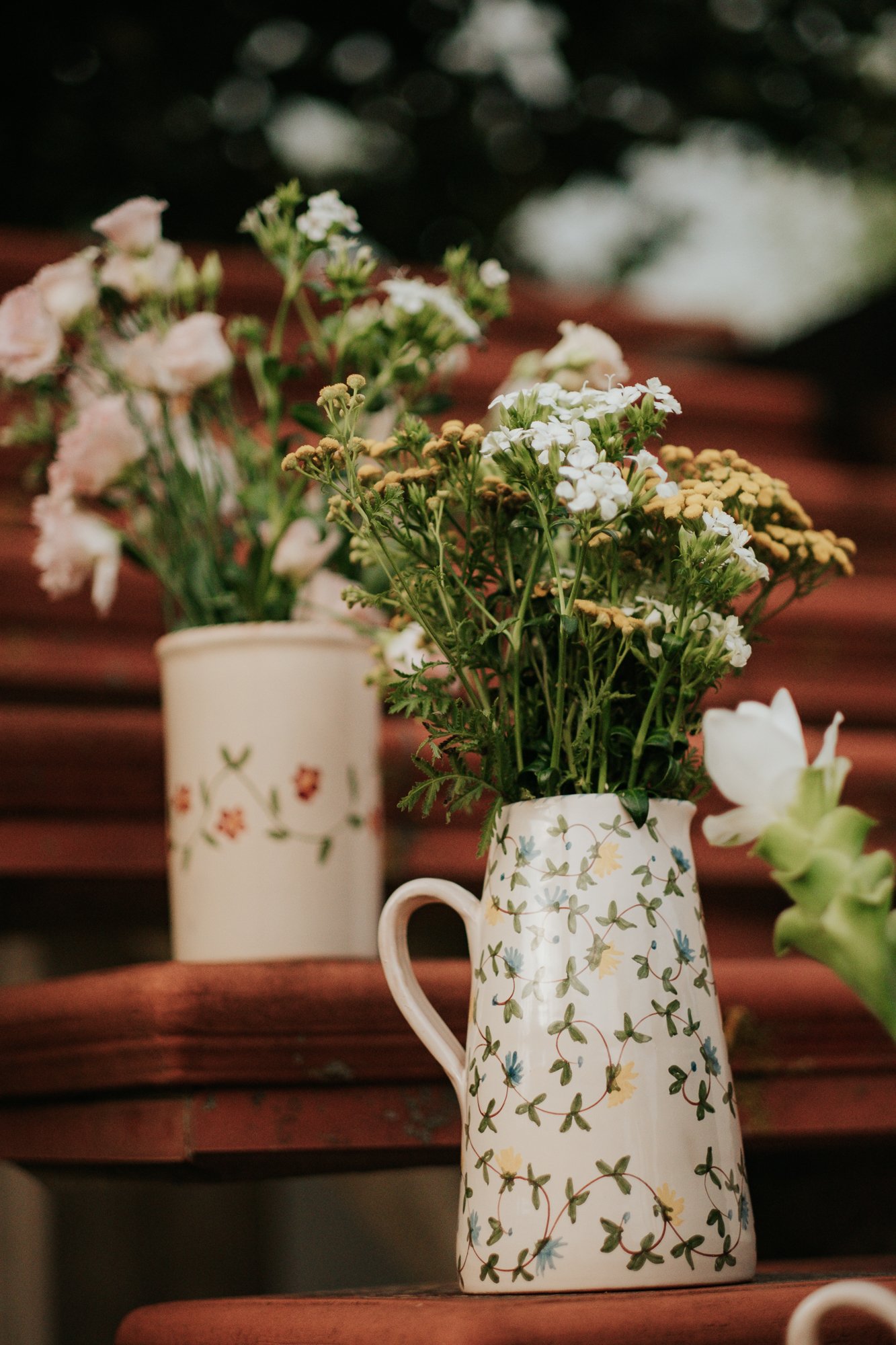 Carafe céramique artisanale Nonno Mio motif Fiori di Campo modelée main bec verseur