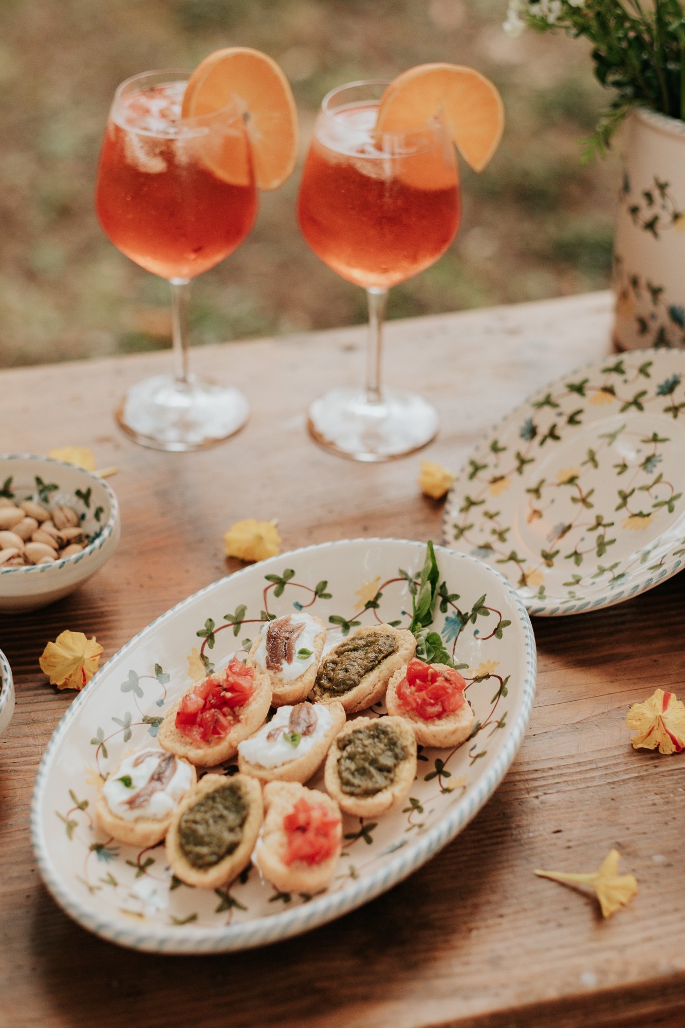 Plat de service céramique artisanale Nonno Mio motif Fiori di Campo grand format fait main