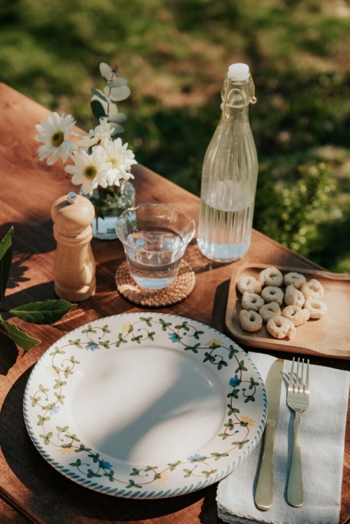 Assiette plate céramique artisanale Nonno Mio motif Fiori di Campo fleurs champêtres peinte à la main