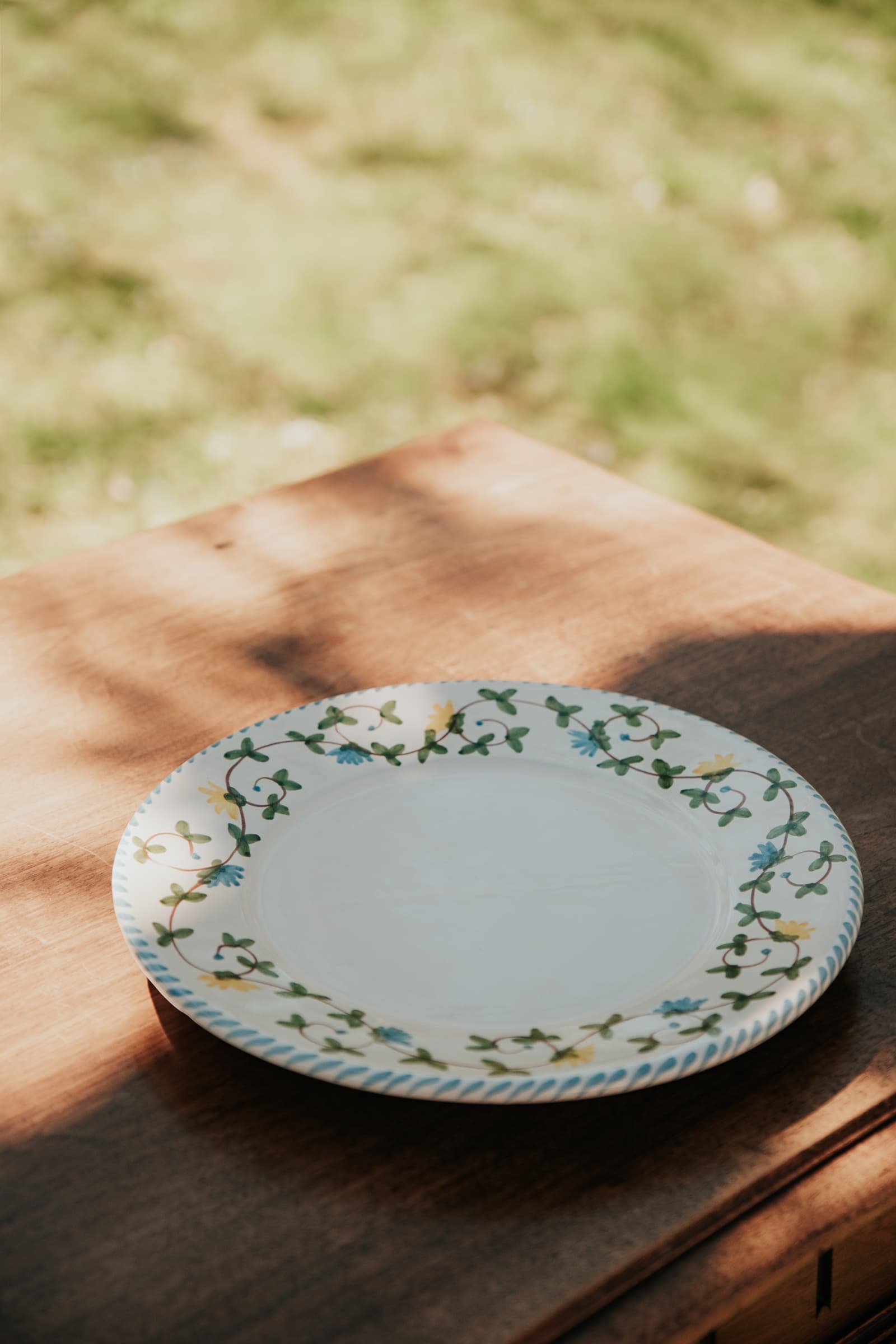 Assiette plate céramique artisanale Nonno Mio motif Fiori di Campo fleurs champêtres peinte à la main